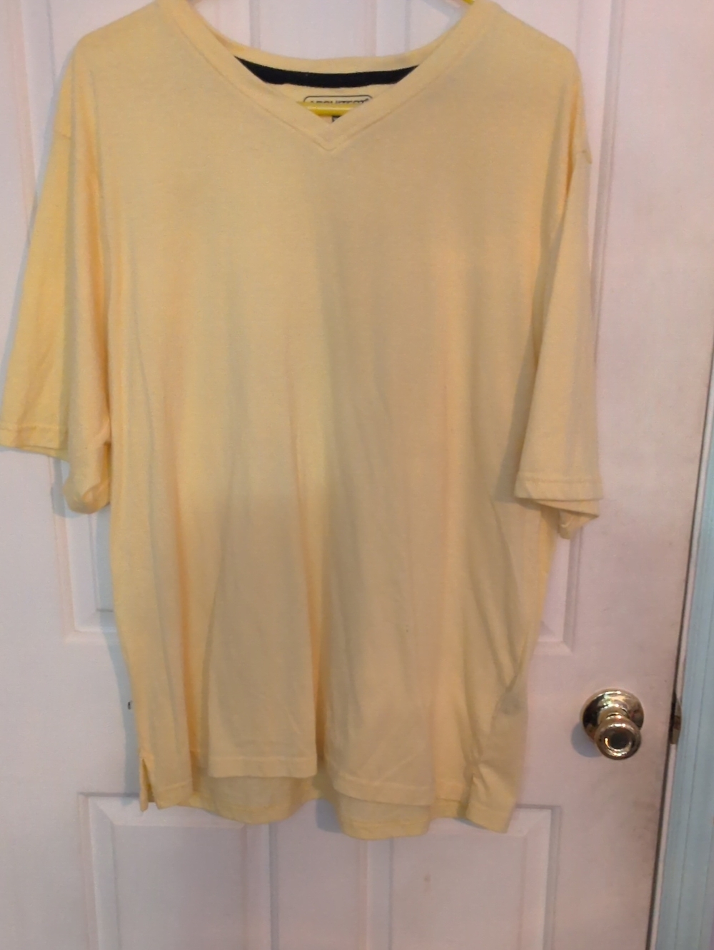 Architect Men's V-Neck Short Sleeve Tee in Pale Yellow